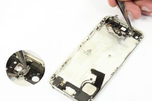 تعویض فلت کلید پاور آیفون 5