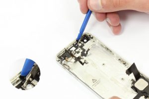 تعویض فلت کلید پاور آیفون 5