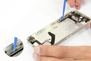 تعویض فلت کلید پاور آیفون 5