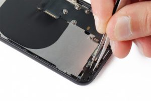 تعویض کانکتور شارژ آیفون اس ای 2