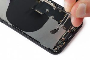 تعویض کانکتور شارژ آیفون اس ای 2