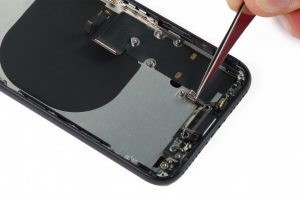 تعویض کانکتور شارژ آیفون اس ای 2