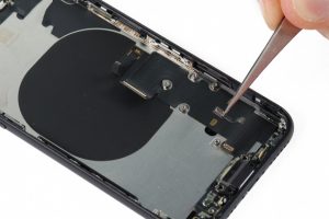 تعویض کانکتور شارژ آیفون اس ای 2