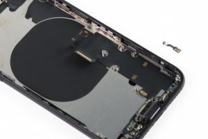 تعویض کانکتور شارژ آیفون اس ای 2